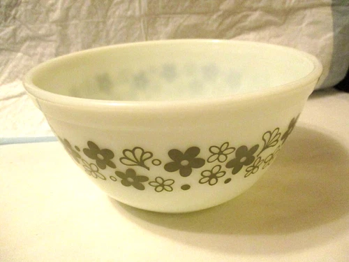 Pyrex Milk Glass Spring Blossom 1 1/2 QT Bowl USA