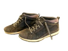 three passes chukka leather