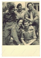 WW2 era photo 8th Armoured Brigade soldiers, Royal Signals & Royal Armd Corps