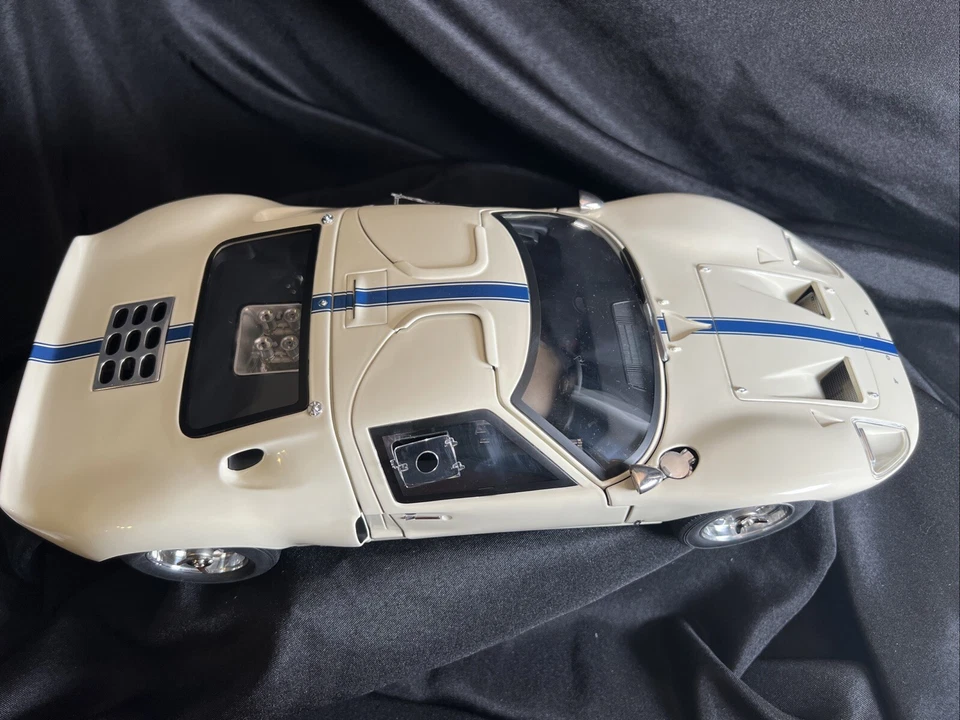 GMP Ford GT40 Street White/Blue Stripes 1:12 Scale Inv. #3346 - Image 3 of 4