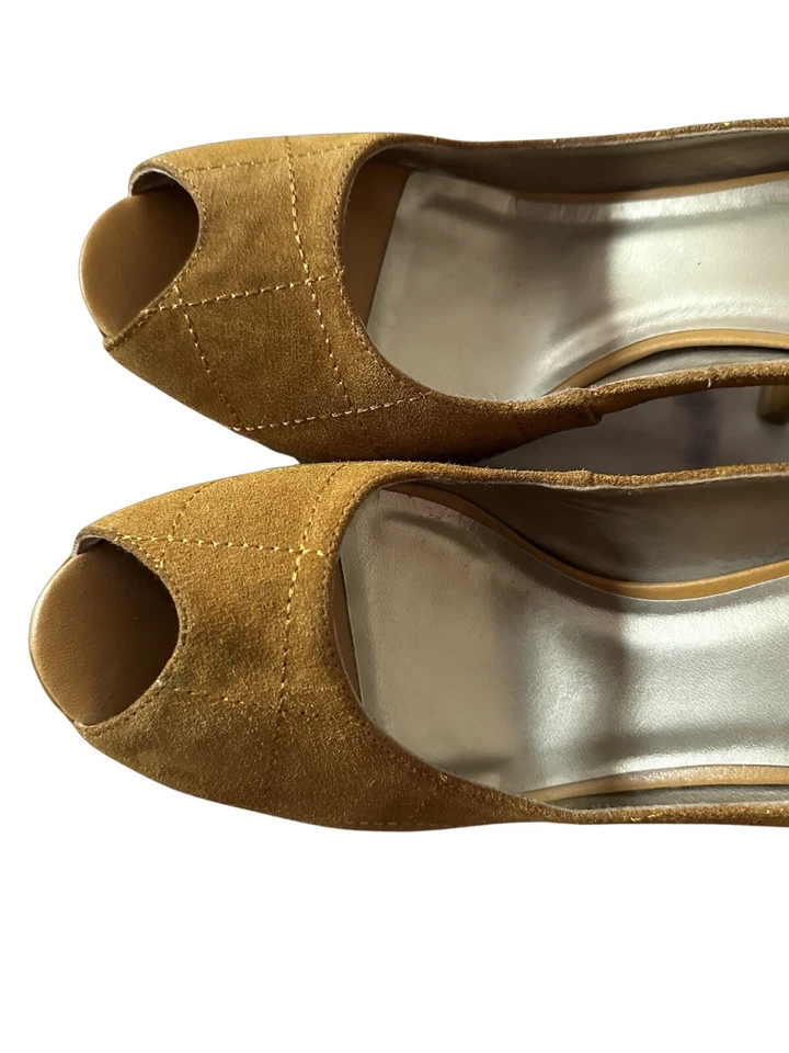 Zapatos de tacón BCBG Paris para mujer 11B beige gamuza punta abierta Foto 3 de 4