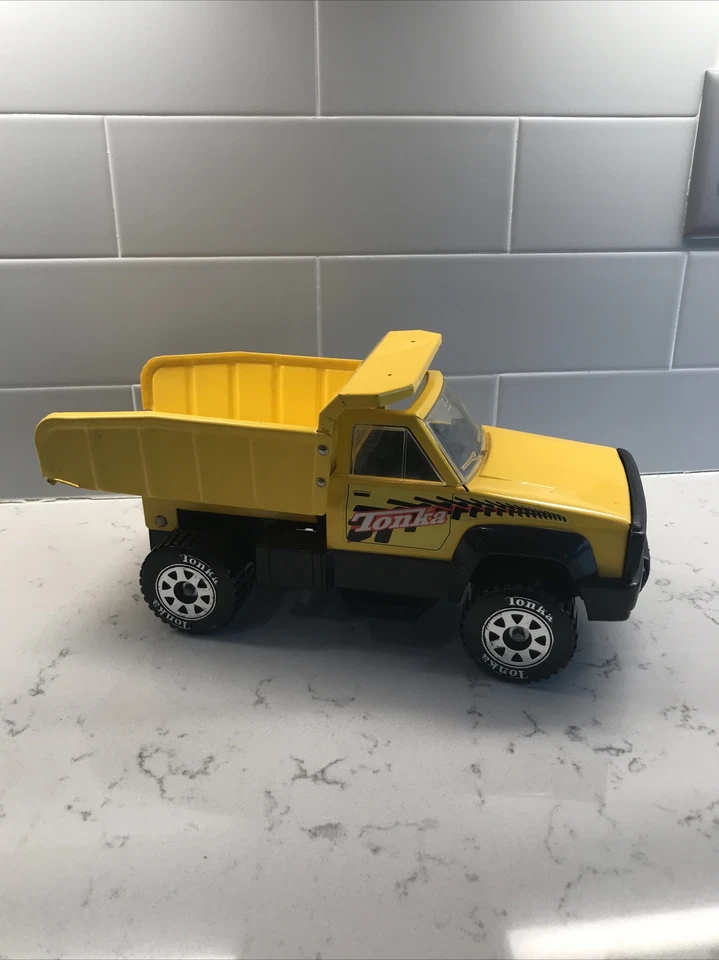 Vintage Tonka 2001 USA Pressed Steel Construction Yellow 13.5" Dump Truck! - Image 3 of 4