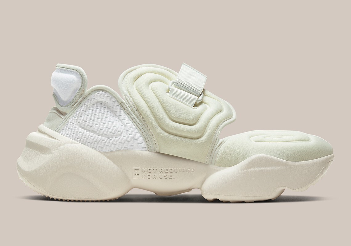 大人気＊Nike Aqua Rift＊ホワイト＊CW7164 100 Nike Air Aqua Rift Split Toe Sail White Sandal Shoes Women