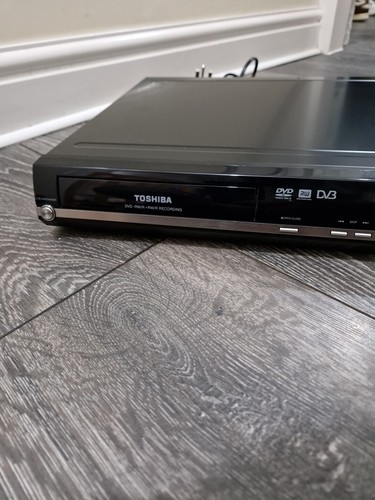 TOSHIBA D-R18DT-K-TB DVD HDMI Recorder With Remote - Picture 2 of 10