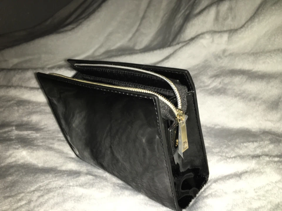 Marc Jacobs Black Patent Makeup Bag - New - Image 3 of 4