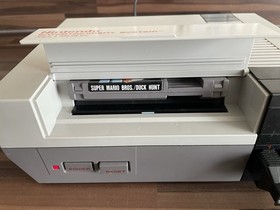Vintage Nintendo NES Console Grey 2 Controllers & Zapper duck hunt Mario track 