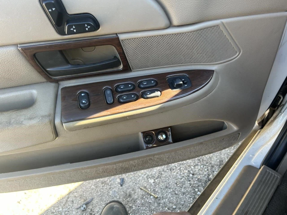 Cilindro maestro de freno ABS compatible con 01-11 CROWN VICTORIA 104766513 Foto 3 de 4