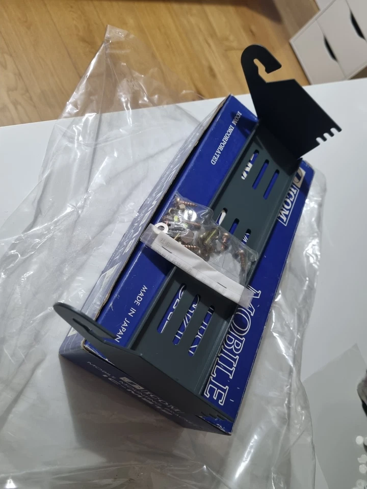 ICOM MB-12 Staffa mobile compatibile con ICOM IC-R8500 / IC-R7000 / IC-R71 - Immagine 3 di 3