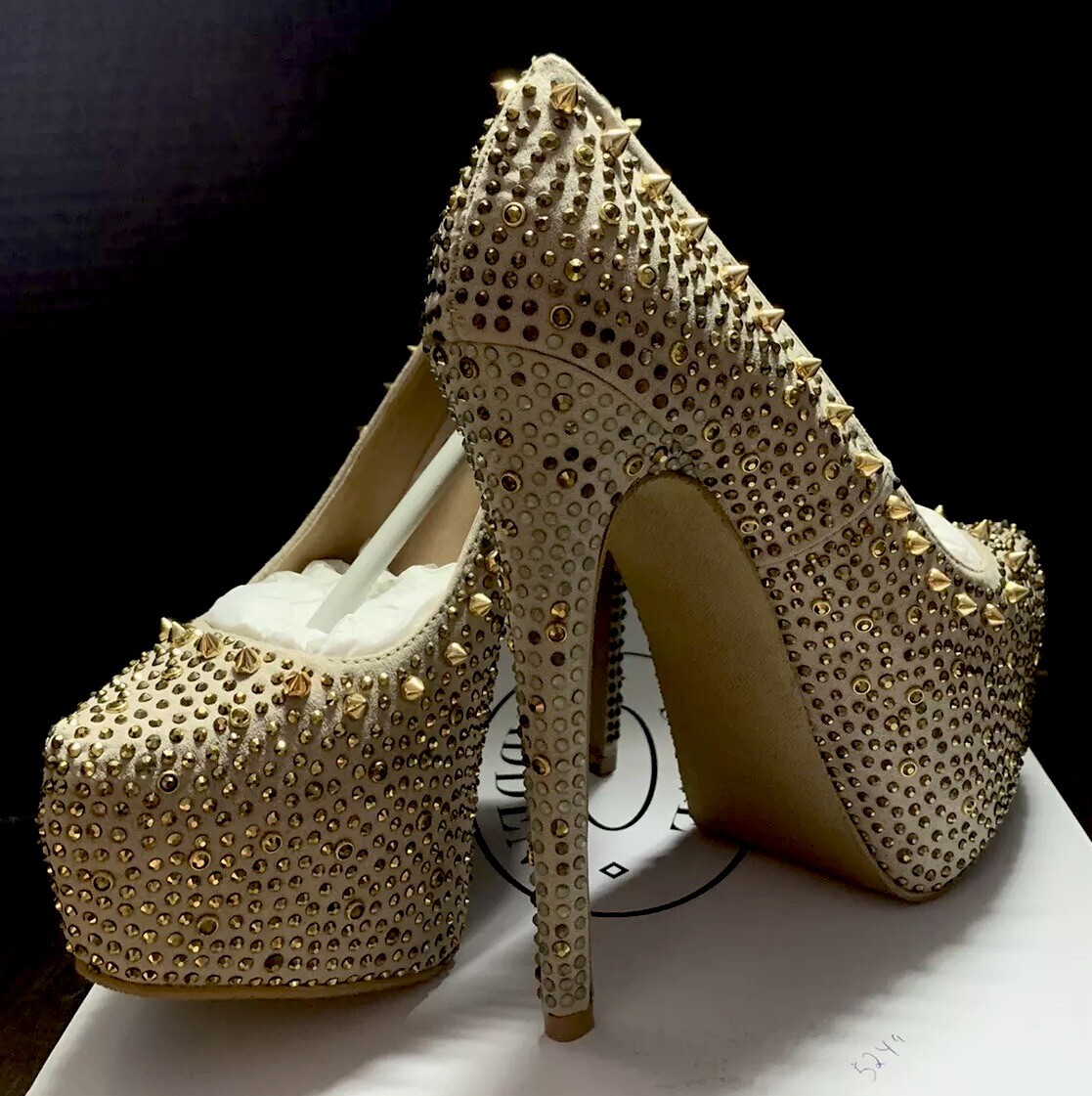 STEVE MADDEN WOMEN'S METALLIC DIPSIEE STUDDED PLATFORM PUMPS SIZE