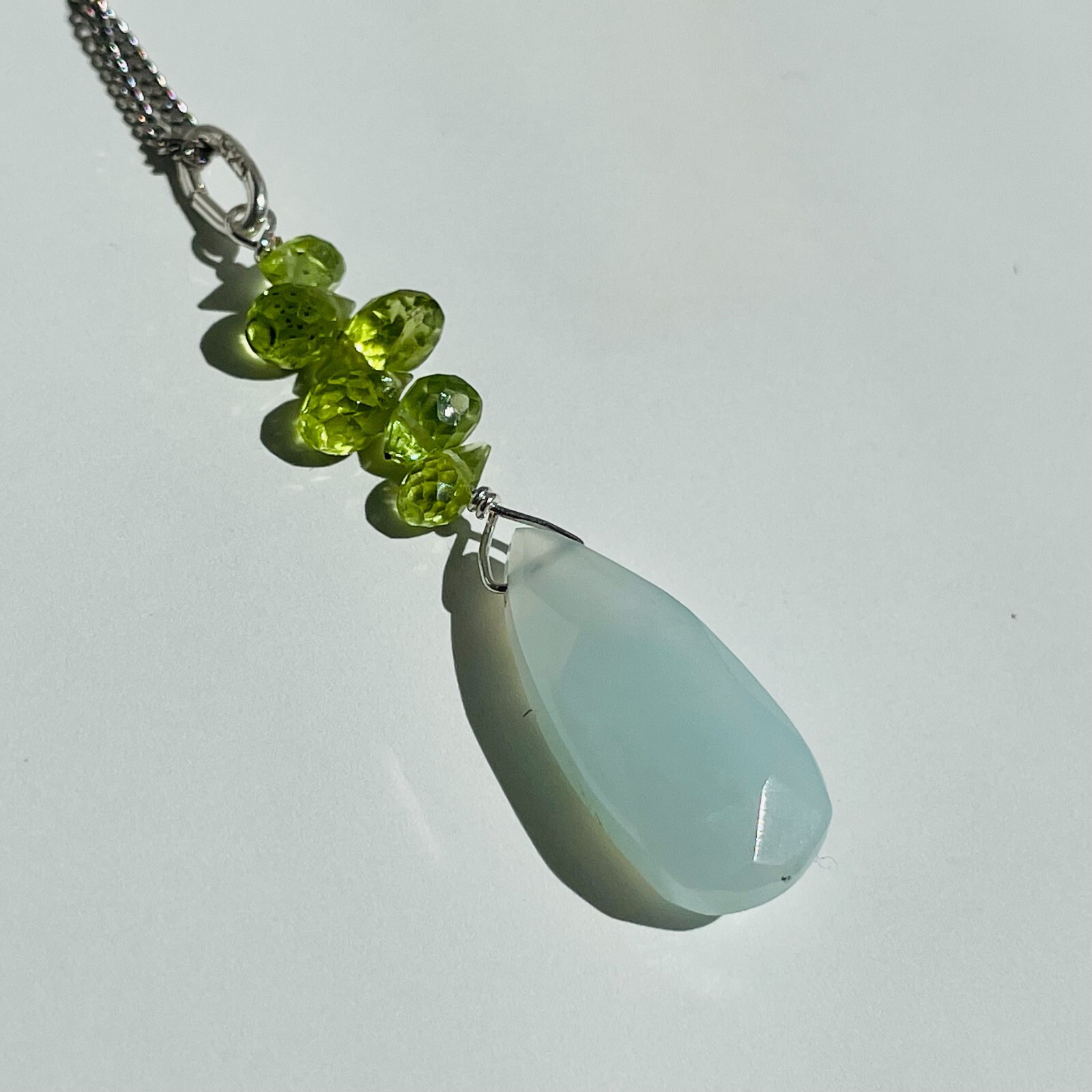 Pendentif argent et chrysoprase péridot #1594, le bijou fait main parfait pour un cadeau unique