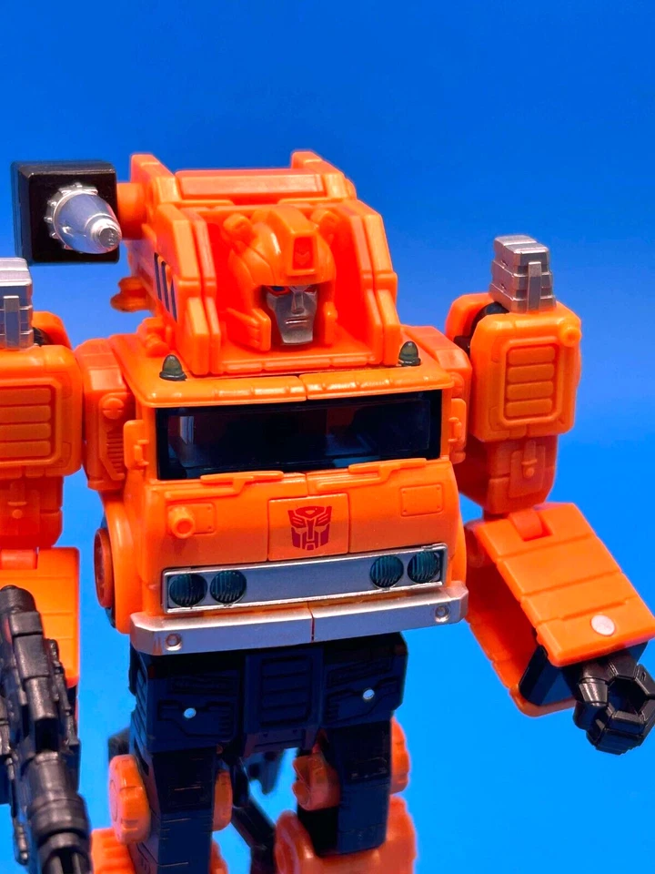Transformers Earthrise War for Cybertron Voyager Class Grapple Figure - Image 3 of 4