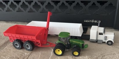 Auger Wagon Grain Cart -1/64 Scale - Red