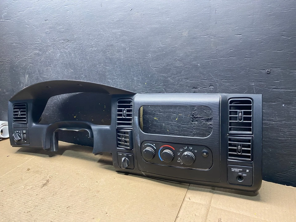 2001 年 2004 年道奇 Dakota 速度表气候控制无线电面板挡板 R2894 DG — 第 3/4 张图片