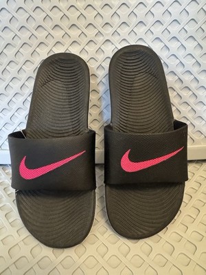 Nike Flip Flops Size 5 Kids Black/pink