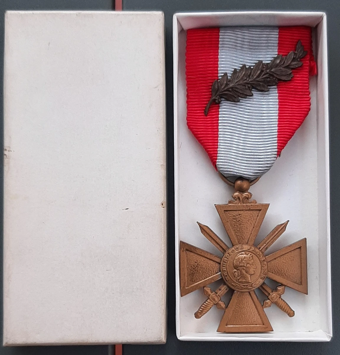 Médaille de Table FORCES FRANCAISES EN ALLEMAGNE. GOUVER... - VENTE