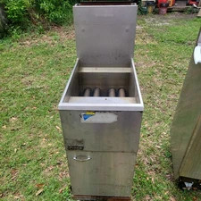 Pitco  2-Basket Floor Gas Fryer; 65-80 lb capacity Natural Gas