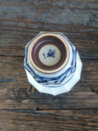 KOBALTBLAU & WEISS ANTIK JAPAN HANDBEMALT PORZELLAN SAKE/SAKI FLASCHE & TASSE - Bild 6 von 11