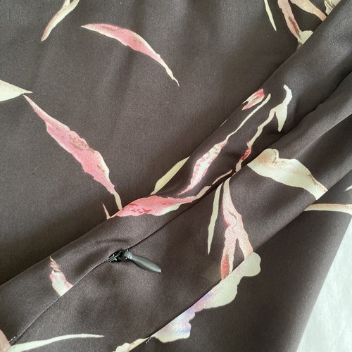 American Living Women's Top- Size XL Brown Print Floral V Neck - Picture 6 of 8