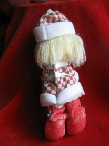 Vintage Small Precious Moments Cloth Doll Feeding the Bird's - Picture 6 of 11