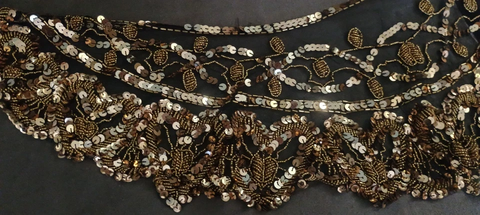 ¡Envoltura de chal vintage de los 90 con cuentas negras con cuentas doradas! Navidad, ¡muchos usos!! Foto 3 de 4