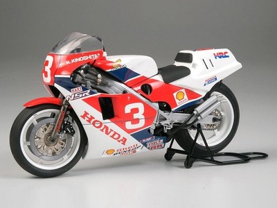 Tamiya 14099 Honda NSR500 Factory Colour Plastikmodellbausatz im Maßstab 1:12