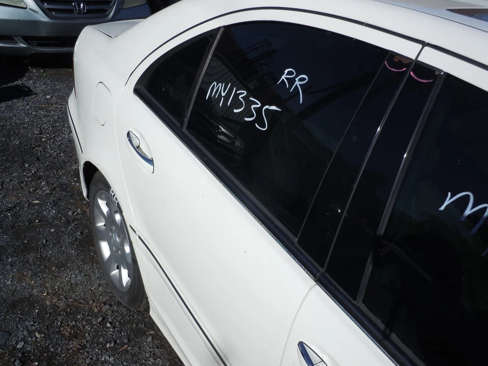 Mercedes-Benz C280 2006 2007 sedán conjunto de puerta trasera pasajero derecho OEM C960 Foto 3 de 4