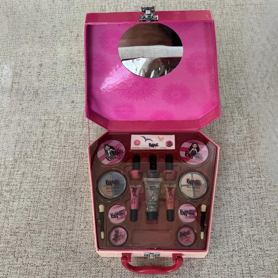 Estuche de Maquillaje Bratz Yasmin & Jade Markwins 2008 Vintage 18 Piezas Y2K Juego de Coleccionista Foto 4 de 4