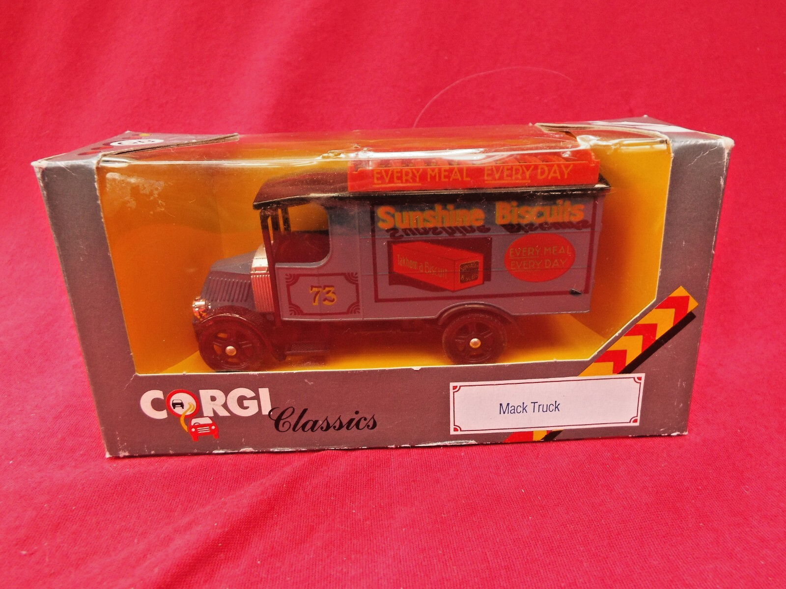 CORGI C906/2 MACK TRUCK Sunshine Biscuits Livery Boxed