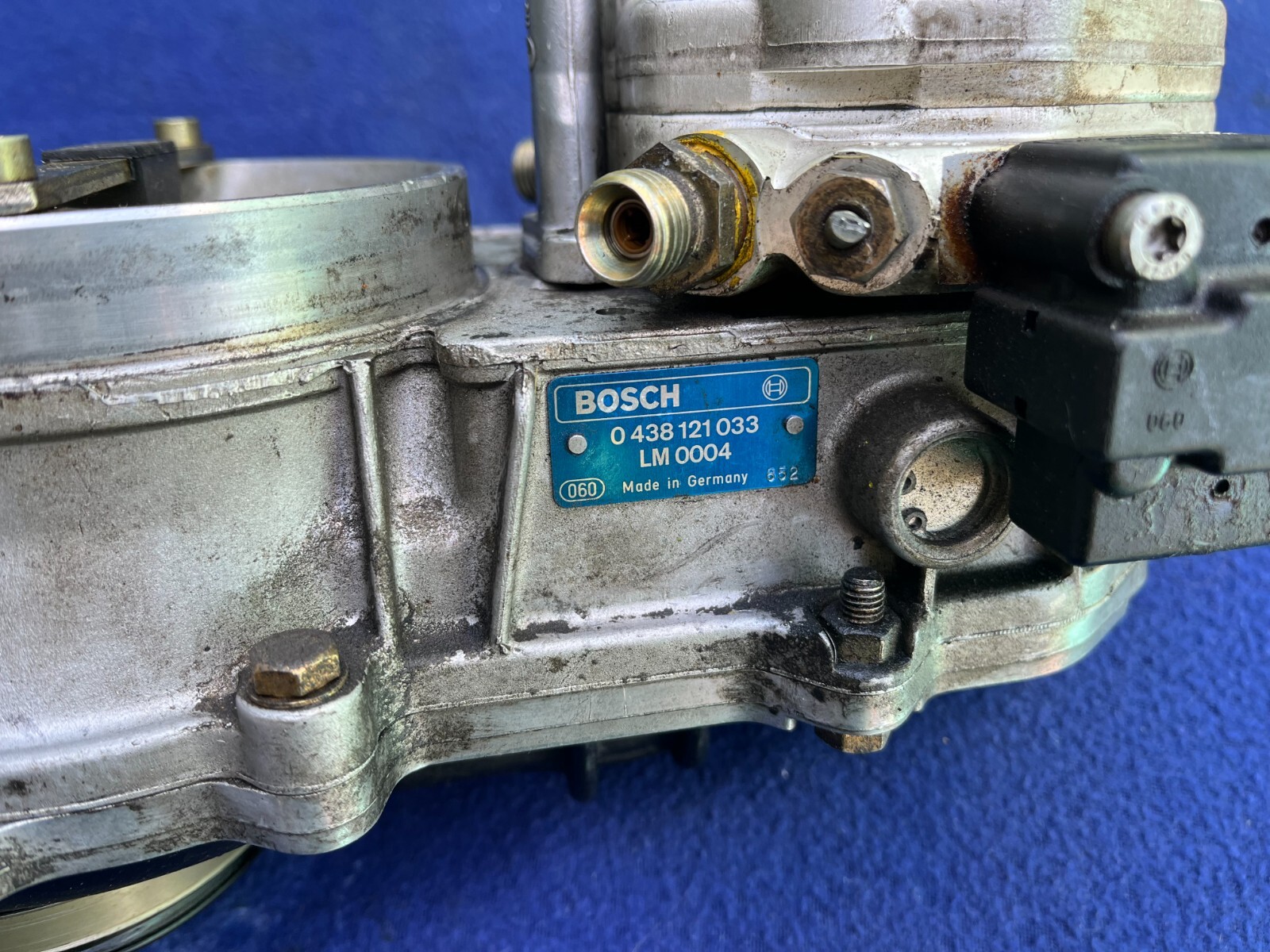 W124 W126 W201 MERCEDES 6 CYL FUEL DISTRIBUTOR AIR FLOW METER ASSY PN