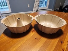 Set Of 2 Anchor Hocking MicroWare Bunt Pans Made In USA