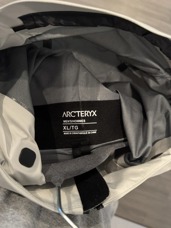 Jaqueta de chuva Arc’teryx Alpha SV marfim branco impermeável esqui tamanho extra grande GG - Imagem 3 de 4