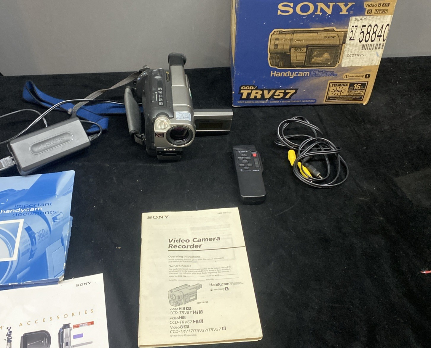 Sony CCD-TRV57 8mm Hi8 Handycam Camcorder NightVision Camera W Box Remote Works