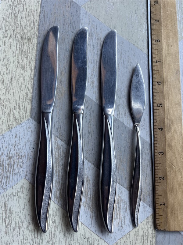 Oneida Oneidacraft Deluxe Stainless TEXTURA 3 Dinner Knives, 1 Butter Knife