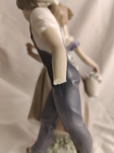 LARGE LLADRO LOVE IN BLOOM FIGURINE 5292 DESIGN BY REGINO TORRIJOS- A/F 10" Tall - Picture 15 of 18
