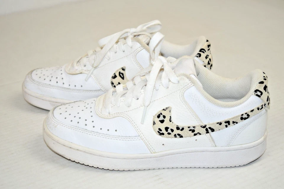 Nike Tenis de Cuero Talla 7W 2021 Nike Court Vision Bajo Leopardo Swoosh Blanco Foto 2 de 4