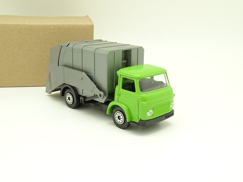 Norev Plástico SB 1/43 - Saviem SG 4 Camión Basura / Cubos Verdes N°101 - Imagen 2 de 5