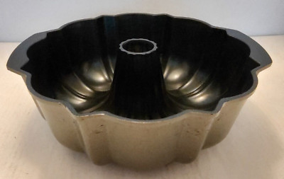 Nordicware Original Bundt Fluted Pan Gray Pewter Black Inside Good Condition 