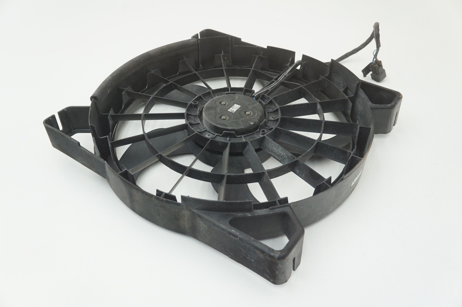Auxiliary Cooling Fan Shroud Motor OEM 64500300351 Rolls Royce Phantom Vii 2006