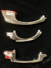 3 tirettes d'armoire vintage milieu de siècle métal chromé et plastique rouge