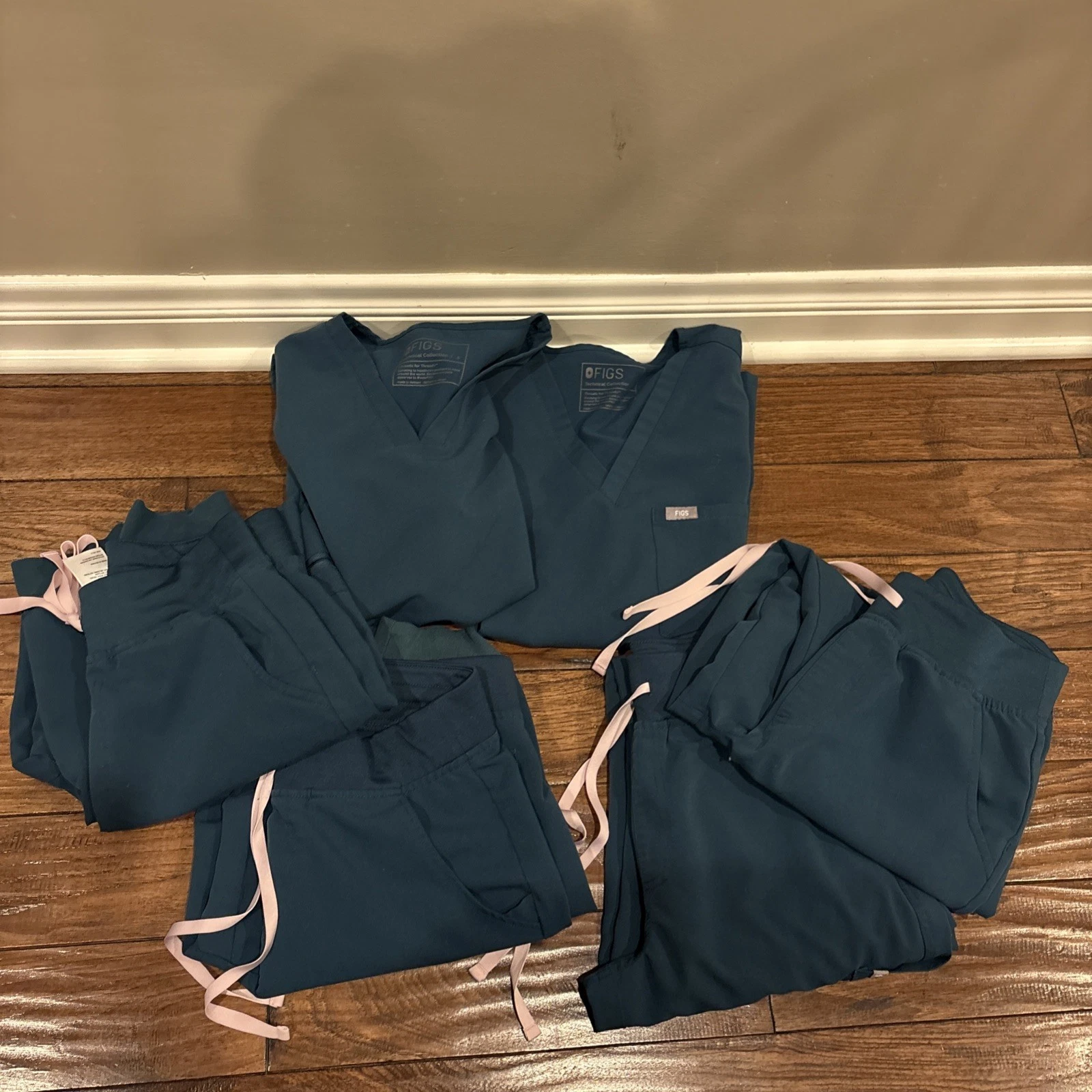 Figs Scrub lot of 6 pieces! Teal Green Joggers Pink Drawstring Small Stretch
Opens in a new window o
