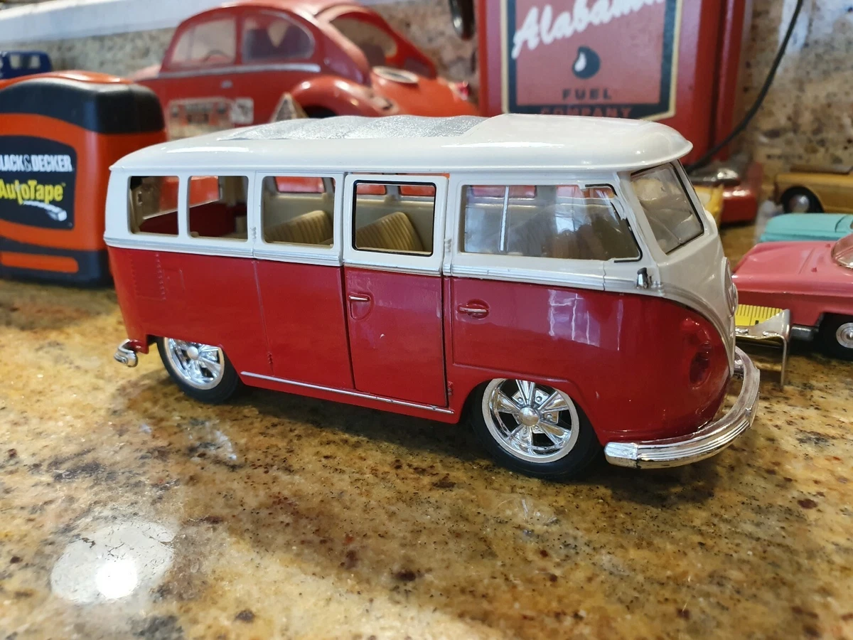 Modellino Welly 1/64 - Volkswagen Samba Bus 2003 Penn State