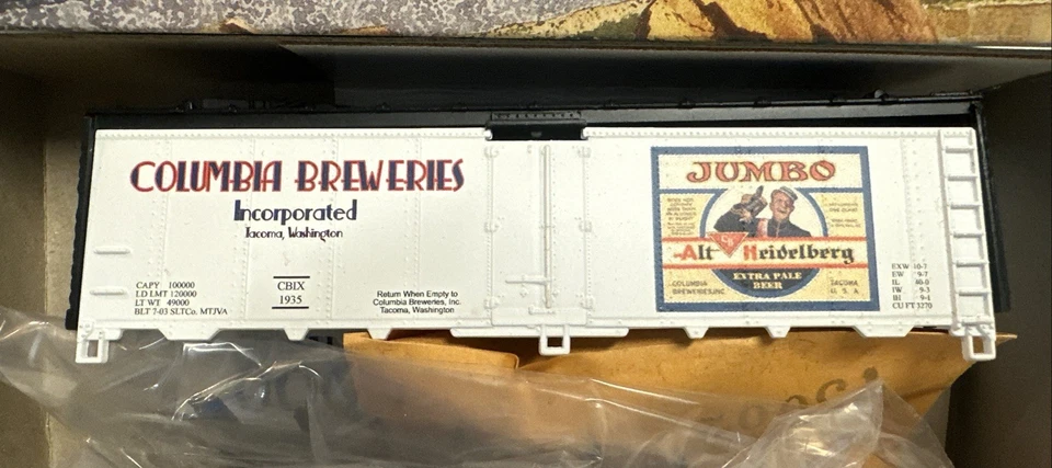 Athearn HO Scale Columbia Breweries Extra Pale Beer 40' Reefer Car Kit #1935 - Image 2 of 3