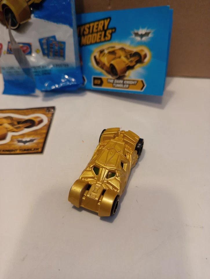 The Dark Night Tumbler Hot Wheels Batman Gold Mystery Models - Immagine 2 di 4
