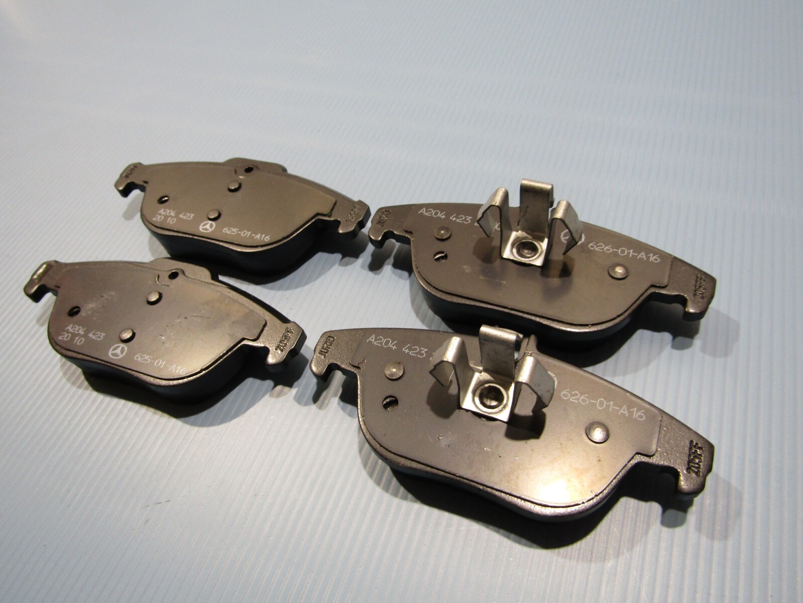 GENUINE MERCEDES C W204 E COUPE C207 DISK BRAKE PADS REAR A0074208520