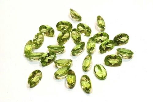 Gioielli e gemme di peridoto