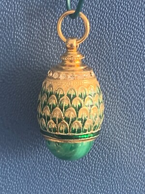 MALACHITE STYLE FABERGÉ STYLE PENDANT  STERLING CRISTALS