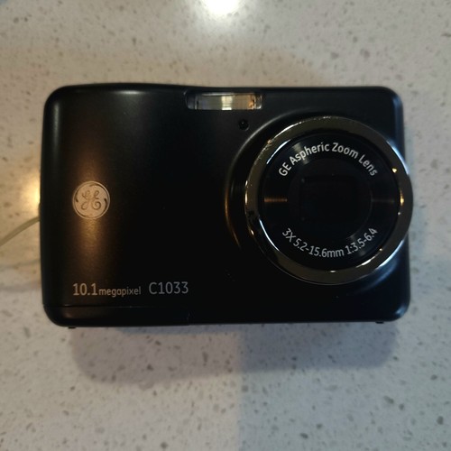 GE C1033 Digital Camera 10.1MP - Black,w/ case and charging cable. - Picture 2 of 4