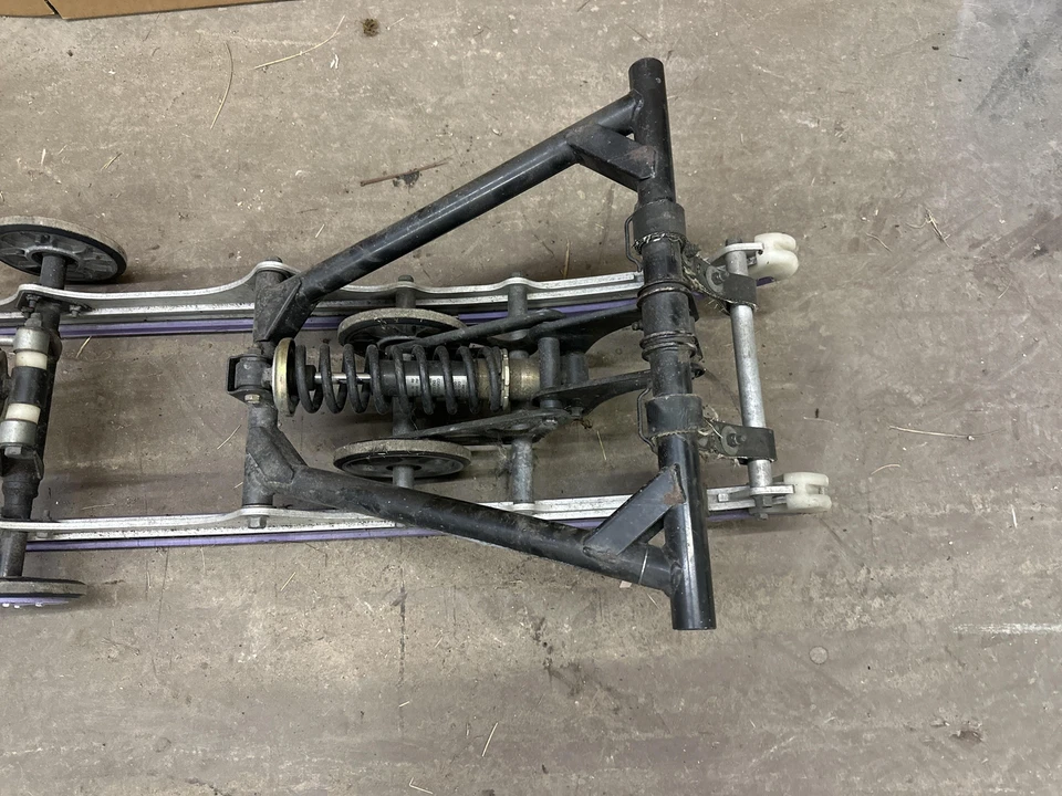 Yamaha Mountain Max 600 1996 136" suspensión trasera/patín Foto 4 de 4