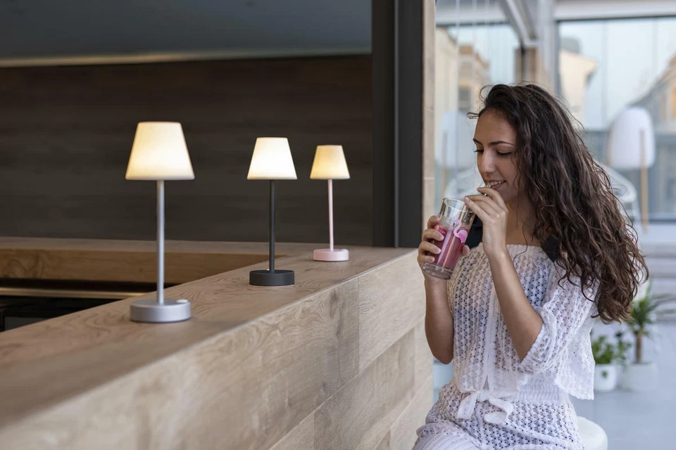 Lampada Tavolo a Led Ricaricabile USB Touch LOLA Slim 30 Luce 4000 k Ristoranti - Immagine 2 di 3