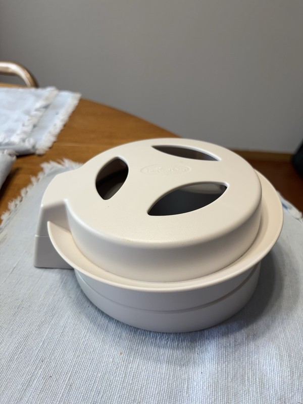 The Pampered Chef One Piece Close And Cut Burger Press